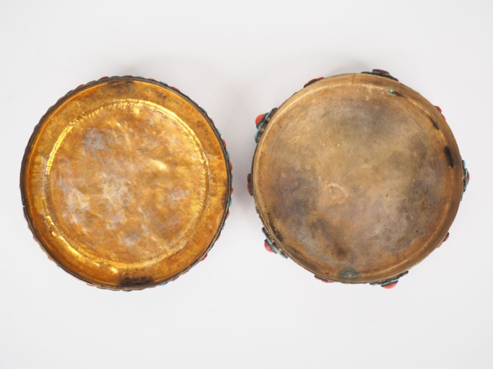 Népal, vallée de Kathmandu. Boîte couverte représentant Visnu sur Garu