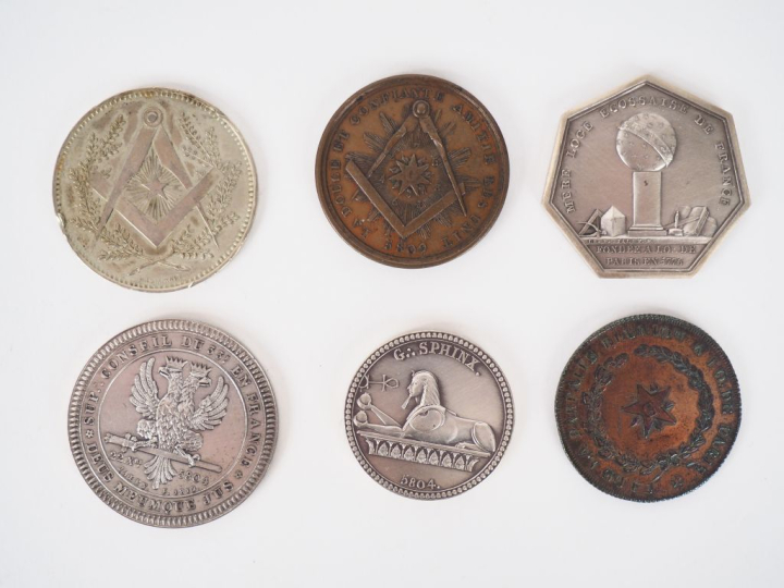 Ensemble de 6 jetons ou médailles maçonniques comprenant : - Orient de