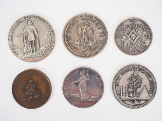 Vente aux enchères Ensemble de 6 jetons ou médailles maçonniques comprenant :  - Orient d