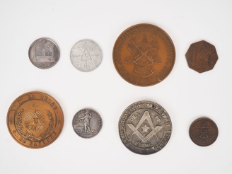 Vente aux enchères Ensemble de 8 jetons ou médailles maçonniques comprenant :  - Orient d