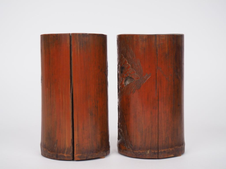 Chine XXème. Paire de porte pinceaux bidong représentant les sages dér