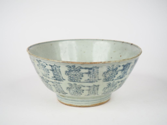 Vente aux enchères Chine période fin des Ming début des Qing. Coupe en porcelaine et émai