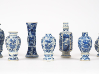 Vente aux enchères Chine Kangxi (export) 7 vases de maitrise en porcelaine bleu blanc don