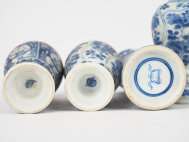 Chine Kangxi (export) 7 vases de maitrise en porcelaine bleu blanc don