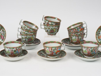 Vente aux enchères Canton vers 1880. Ensemble de 11 tasses et 9 coupes en porcelaine et é