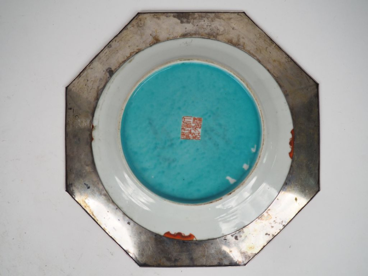 Chine et Indochine période Qing Plat octogonal en porcelaine émaux fam
