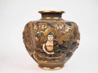 Vente aux enchères Japon vers 1920.  Importante jarre balustre en porcelaine de Satsuma, 