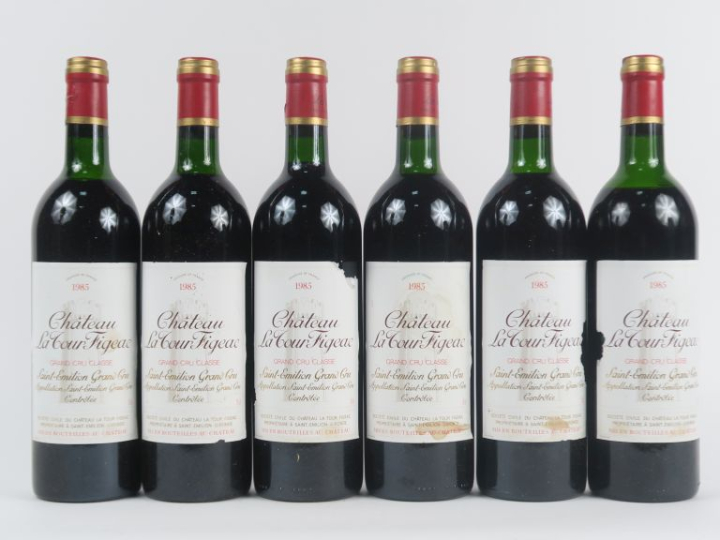 6 BOUTEILLES CHÂTEAU LA TOUR FIGEAC GCC ST EMILION - 1985 - 1 BG/3 LB/