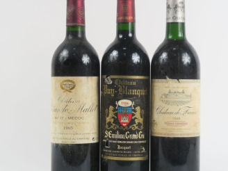 Vente aux enchères 3 BOUTEILLES : 1 CHÂTEAU SOCIANDO MALLET HAUT MÉDOC 1995 ELA - 1 CHÂTE