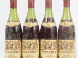 Vente aux enchères 4 BOUTEILLES GEVREY CHAMBERTIN PHILIPPE GUYENOT - 1977 - 2 à 5 CM/5,5 