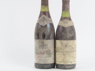 Vente aux enchères 2 BOUTEILLES de 1982 : 1 GEVREY CHAMBERTIN BS - 1 CÔTES DE NUITS VILLA