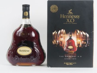 Vente aux enchères 1 BOUTEILLE (1 L) COGNAC HENNESSY X.O - COFFRET