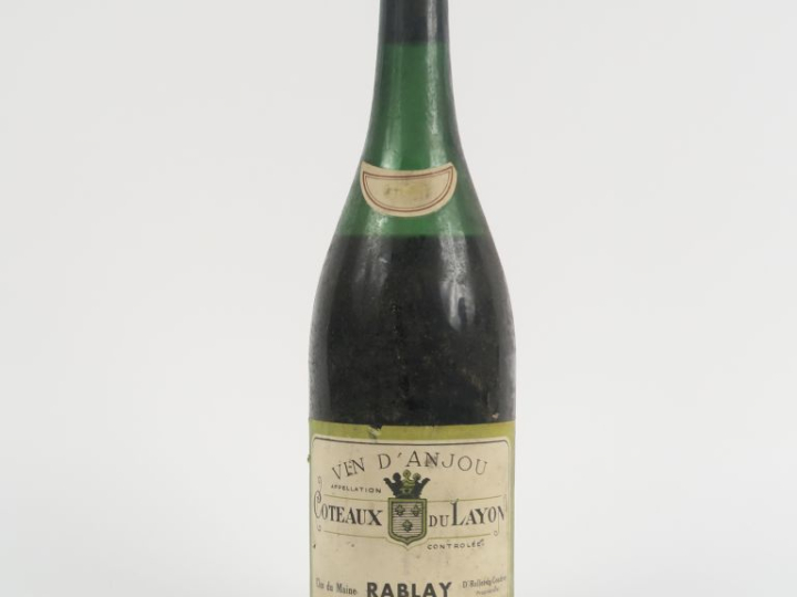 1 BOUTEILLE COTEAUX DU LAYON 'CLOS DU MAINE' RABLAY - 1945 - 8 CM/CAPS