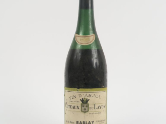 Vente aux enchères 1 BOUTEILLE COTEAUX DU LAYON 'CLOS DU MAINE' RABLAY - 1945 - 8 CM/CAPS