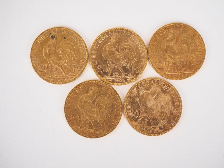 Cinq pièces de 20 Francs or, 1904 (x3) et 1905 (x2). FRAIS ACHETEURS 1