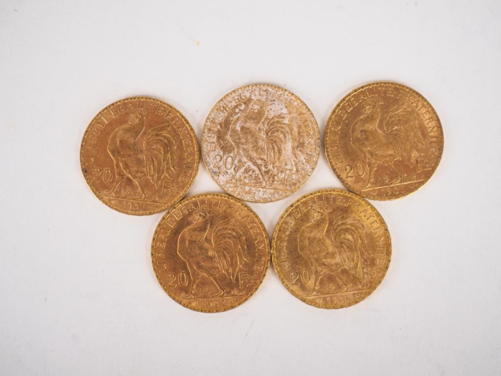 Cinq pièces de 20 Francs or, 1907. FRAIS ACHETEURS 10% HT.   