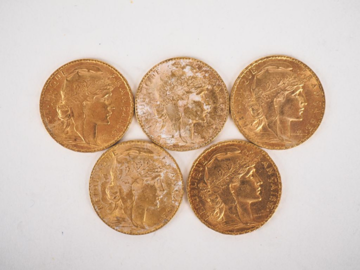 Cinq pièces de 20 Francs or, 1907. FRAIS ACHETEURS 10% HT.   