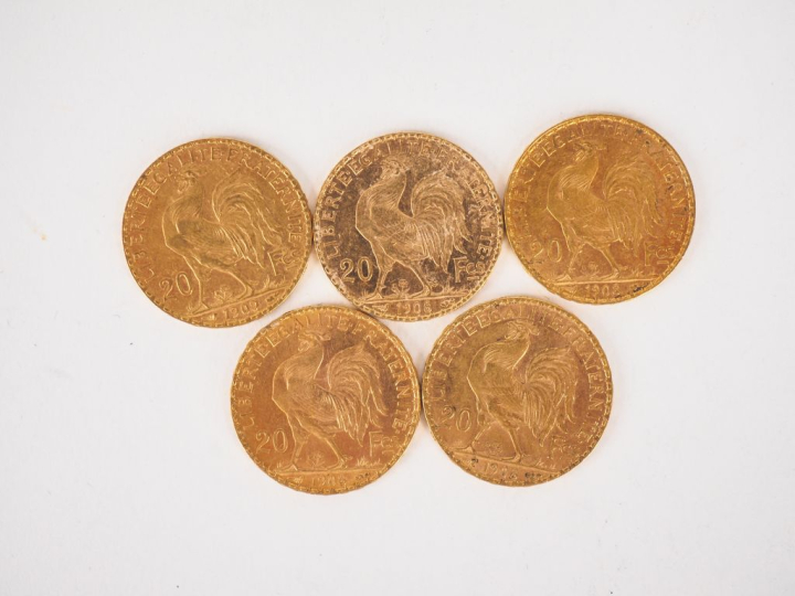 Cinq pièces de 20 Francs or, 1908 (x4) et 1909. FRAIS ACHETEURS 10% HT