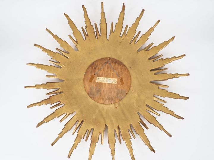 Miroir soleil en bois doré. Diam. 80 cm