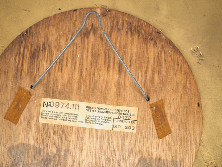 Miroir soleil en bois doré. Diam. 80 cm