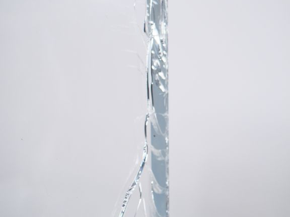 Meuble d'appui et de rangement en plexi glass.  Dim. 81 x 69 x 38 cm  