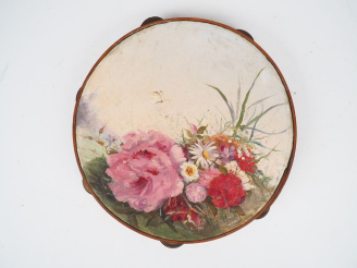 Vente aux enchères Tambourin 1900 peint par Joel Boudin "bouquet de fleurs et papillons".