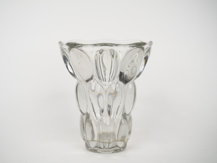 Vase Art Déco en verre ou cristal à décor de godrons. H. 20 cm