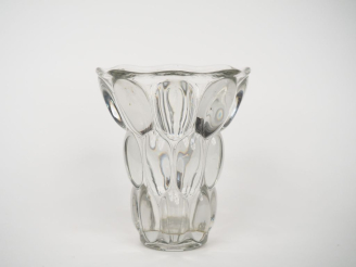 Vente aux enchères Vase Art Déco en verre ou cristal à décor de godrons. H. 20 cm