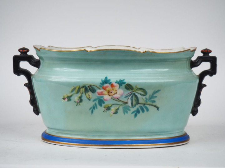 Jardinière Napoléon III en porcelaine de Paris, à décor dans des réser