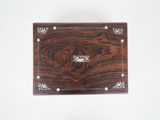 Vente aux enchères Coffret Napoléon III en marqueterie de nacre et de palissandre, à déco
