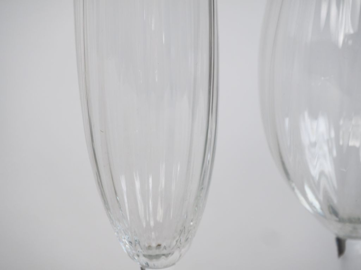 BACCARAT. Service de verres en cristal décor de cannelures comprenant 