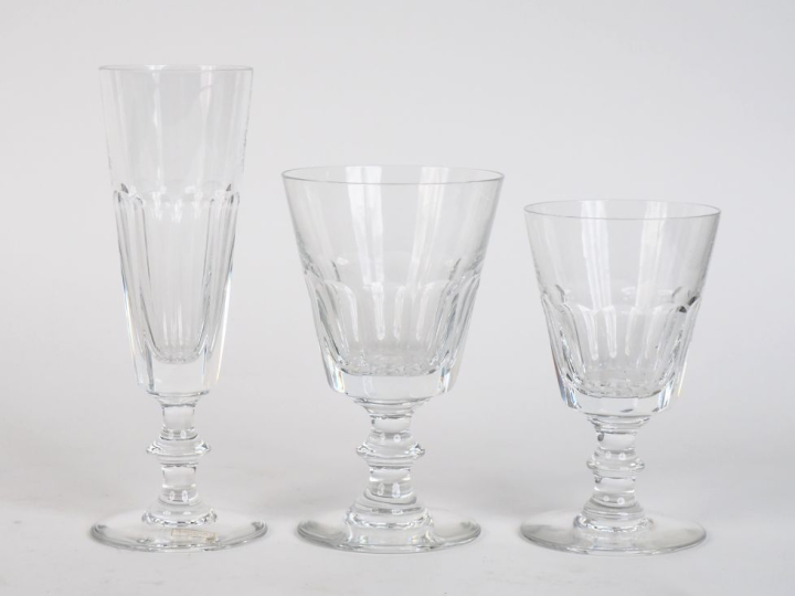 SAINT-LOUIS.  Service de verres en cristal comprenant :  6 verres à ea