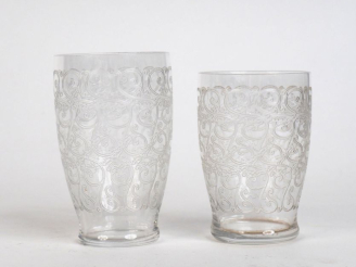 Vente aux enchères BACCARAT. Suite de 12 verres à eau de taille différente.