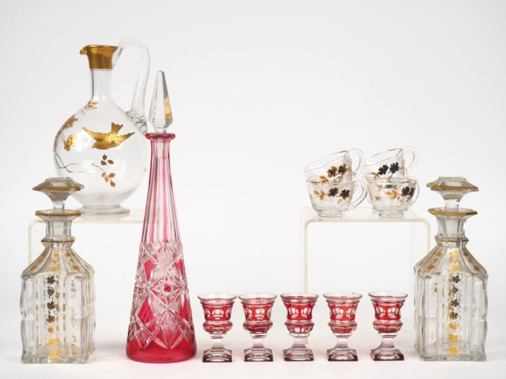 Flacon à liqueur en cristal bicolore. 5 verres à liqueur en cristal bi