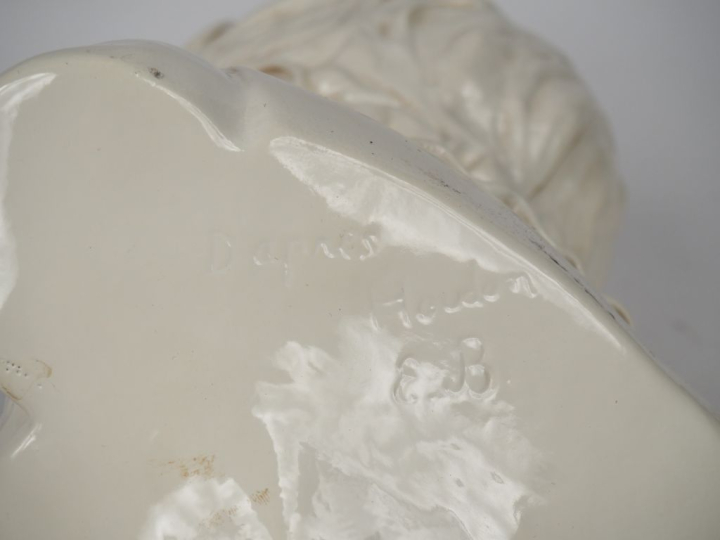 HOUDON (d'après). "buste d'enfant" en faïence. H. 51,5 cm