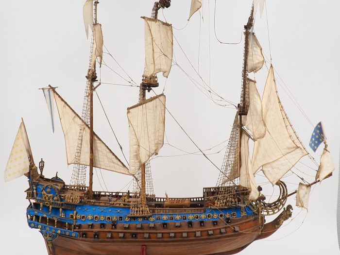 Maquette de navire "Soleil royal".  Dim. 121 x 84 cm (mât accidenté)