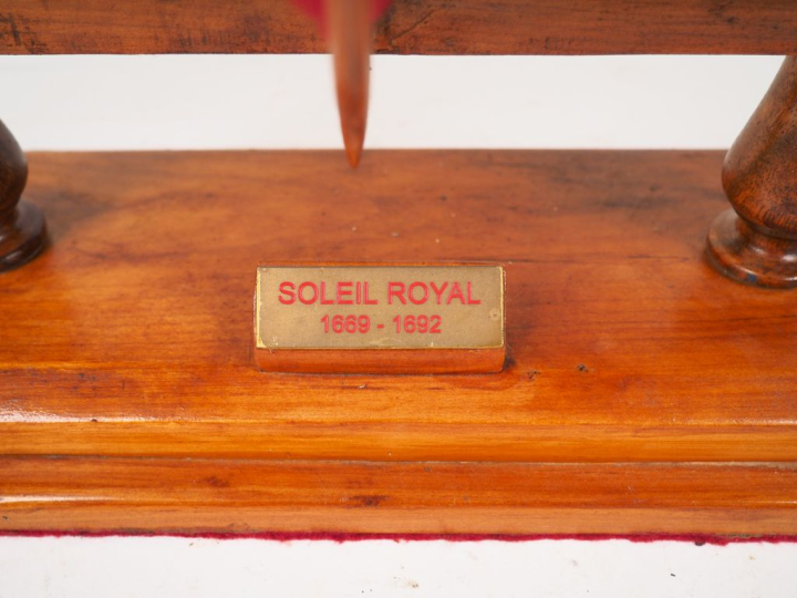 Maquette de navire "Soleil royal".  Dim. 121 x 84 cm (mât accidenté)