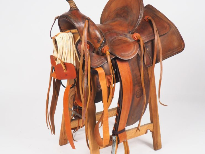 Selle en cuir. Bel état