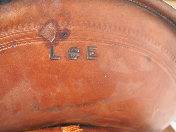 Selle en cuir. Bel état