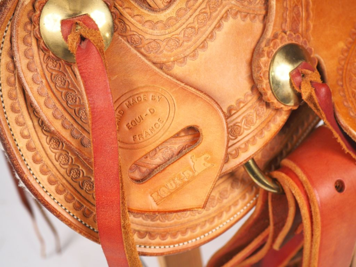 Selle en cuir. Bel état