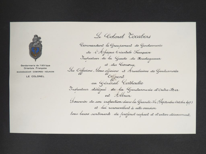 Album de 35 photographies dont la première partie sur la prise d'armes