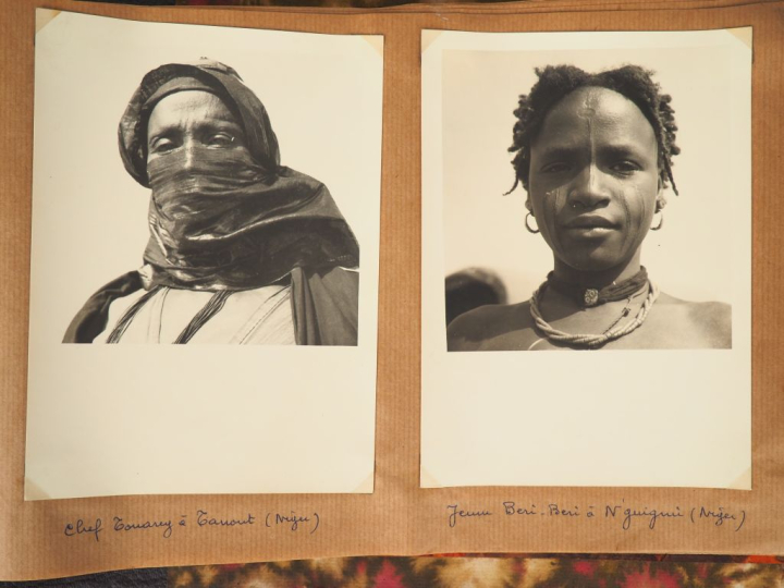 Album de 294 photographies.