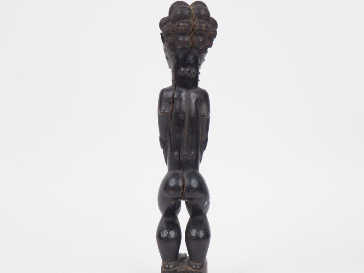 Statue Ebrie Abron, Ghana/Côte d’Ivoire Bois à patine brun foncé noire