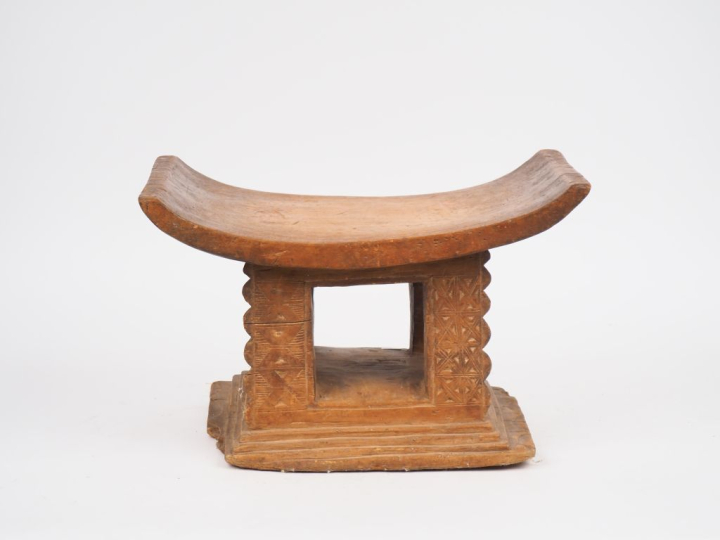 Tabouret Ashanti, Ghana Bois à patine blonde, accident et manque H. 29