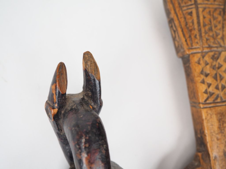 Lot de deux étriers de poulies et d’une fronde, Côte d’Ivoire  A. Ligb