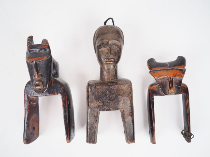 Lot de trois étriers de poulies, Côte d’Ivoire  A. Baoule Bois à patin