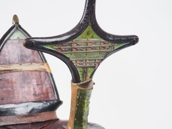 Selle de chameau ou Tamzak. Touaregs du Niger. Bois dur (tamarix ou ac