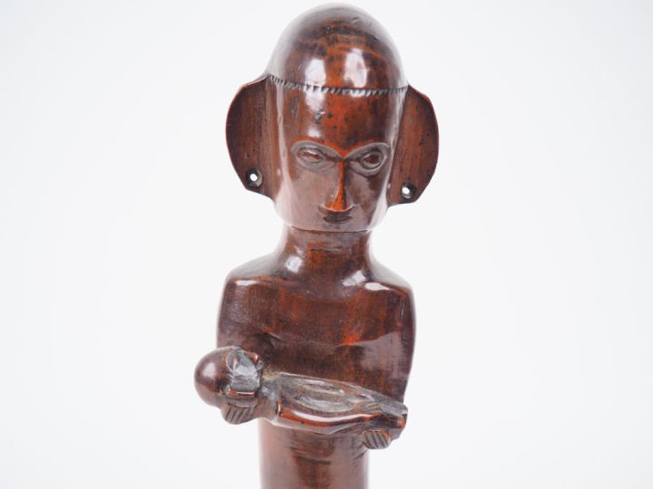 Statuette îles Léti, îles Taminbar (?), Indonésie  Bois à patine brune