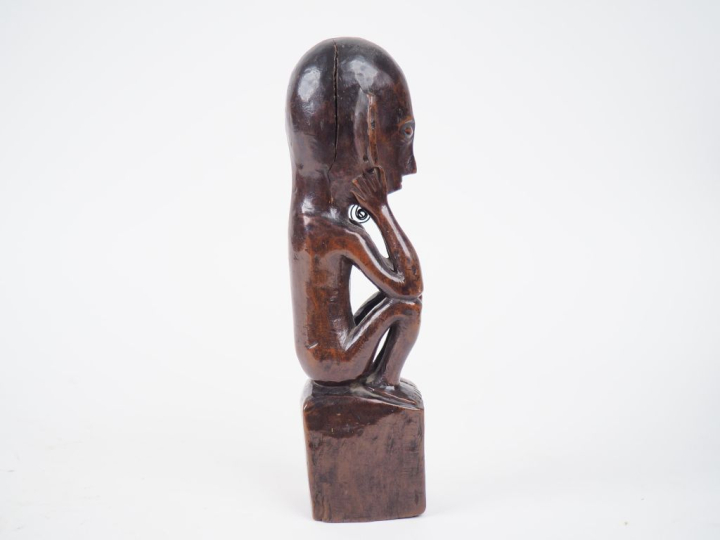 Statuette Îles Taminbar (?), Indonésie  Bois à patine brune, métal, ve