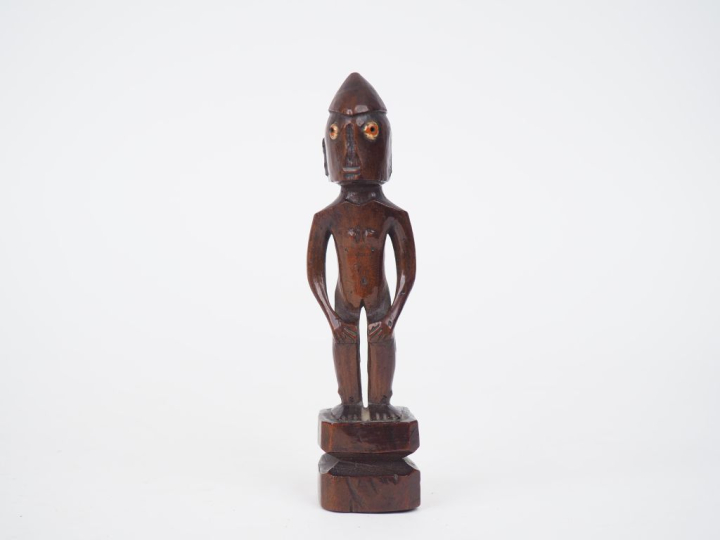 Statuette îles Léti, îles Taminbar (?), Indonésie  Bois à patine brune